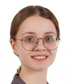 Шмакова Евгения Игоревна стоматолог